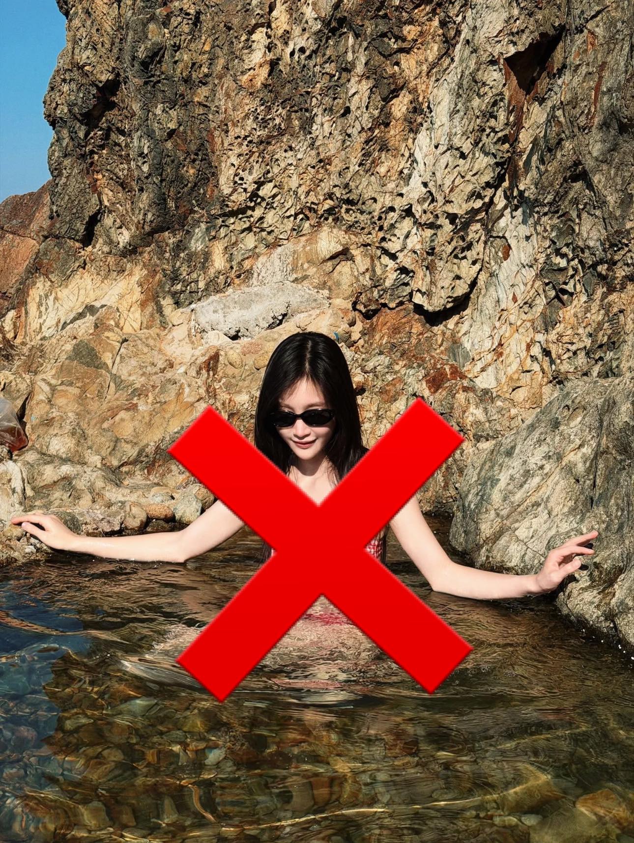 Ăn mặc phản cảm chụp ảnh ở nơi không phù hợp, nữ ca sĩ khiến CĐM bức xúc