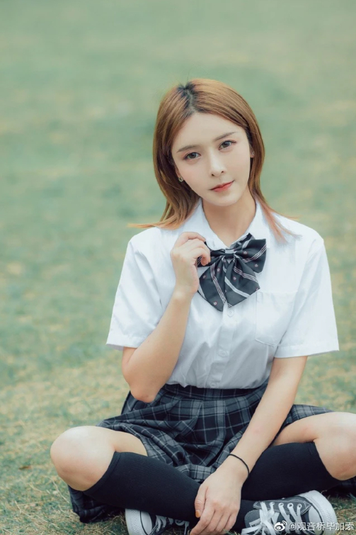 Nữ streamer xinh đẹp bất ngờ gặp sự cố