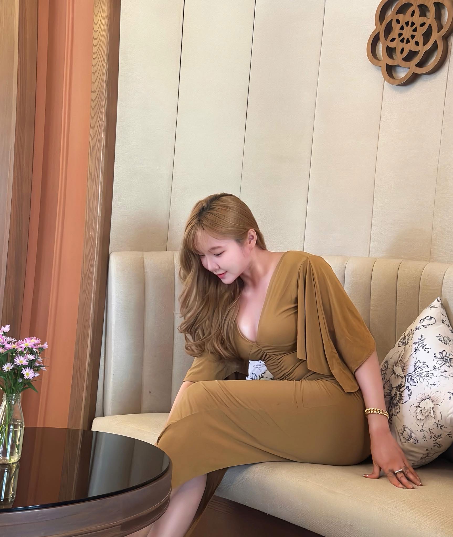 Idol CCTalk Như Hexi sau hơn một thập kỷ: Từ nàng thơ kẹo ngọt đến mỹ nhân sexy cực phẩm