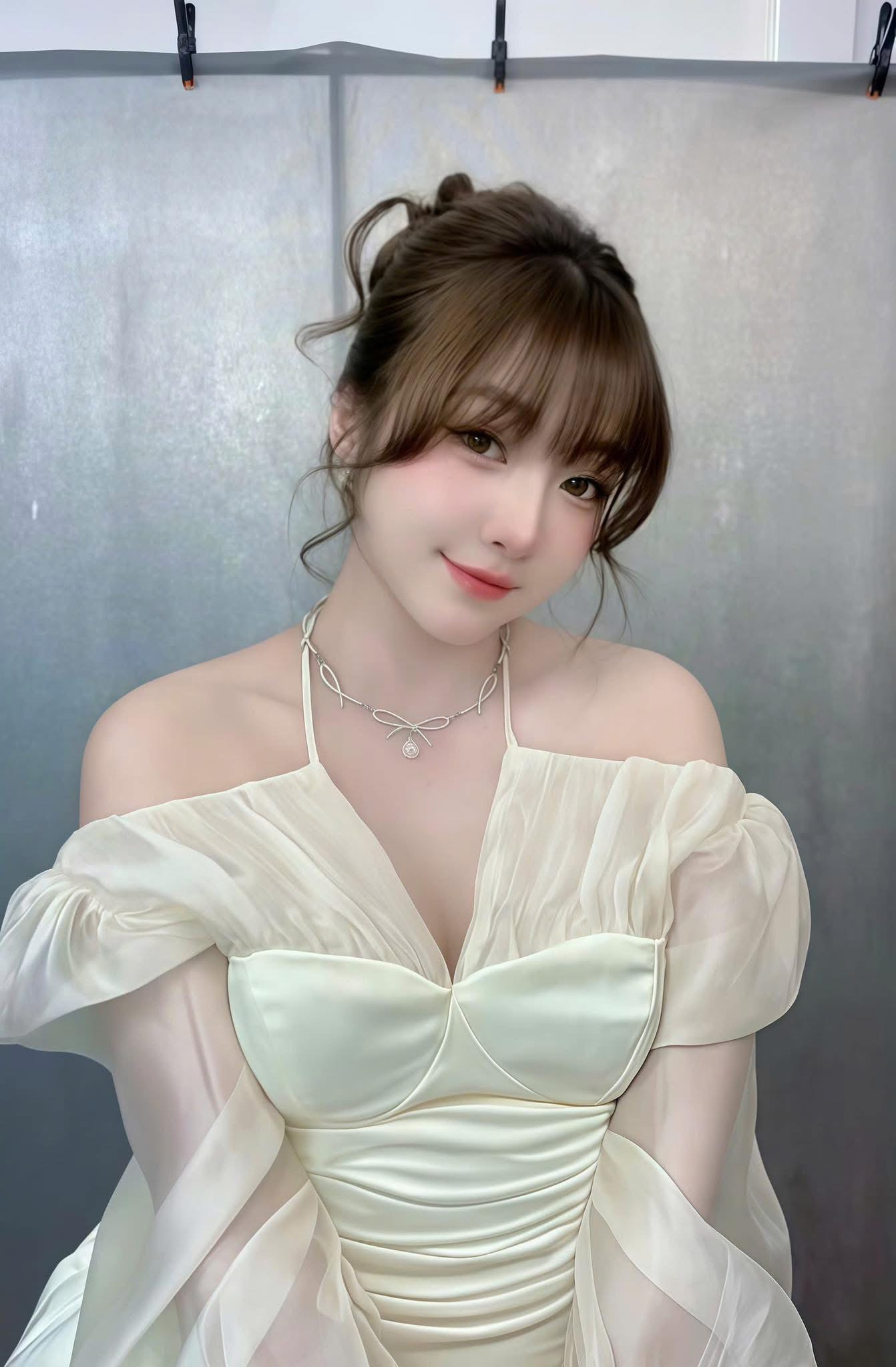 Idol CCTalk Như Hexi sau hơn một thập kỷ: Từ nàng thơ kẹo ngọt đến mỹ nhân sexy cực phẩm