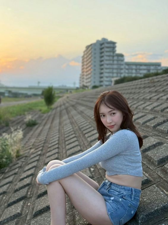 Lại thêm một hot girl tân binh gây