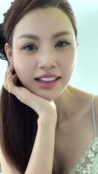 Một phút ngẫu hứng, hot girl xinh đẹp khiến cả làng game Việt 