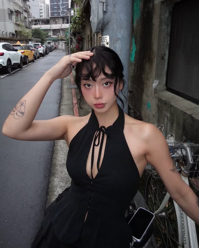 Nhẹ nhàng khoe dáng khi mới 