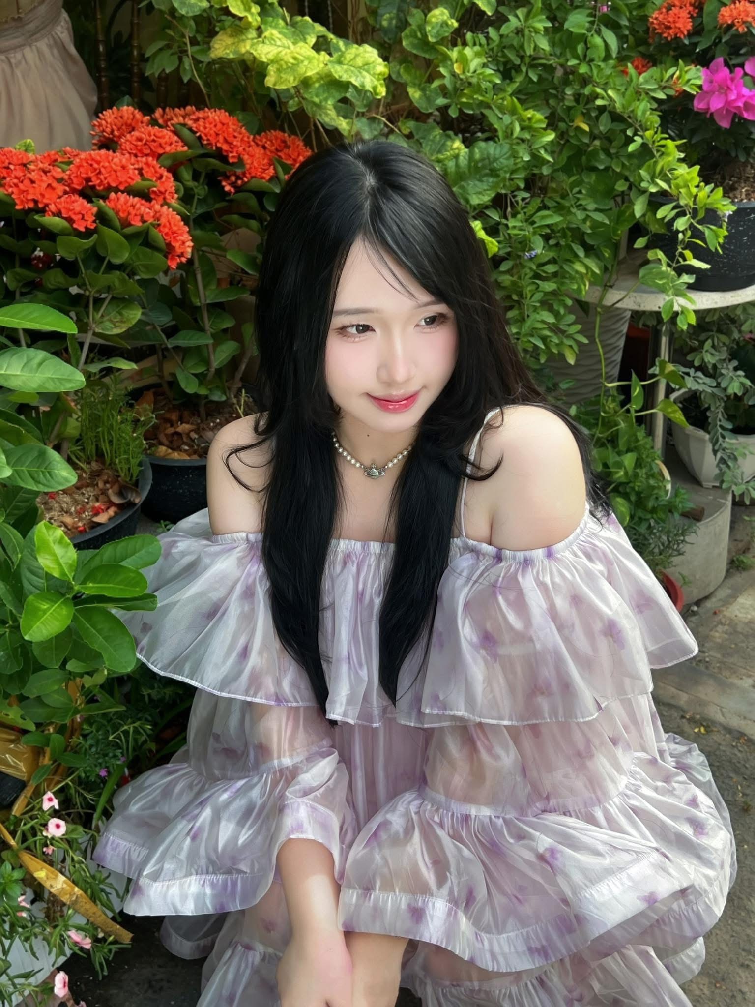 Không cần hở bạo, nữ coser nóng bỏng hóa 