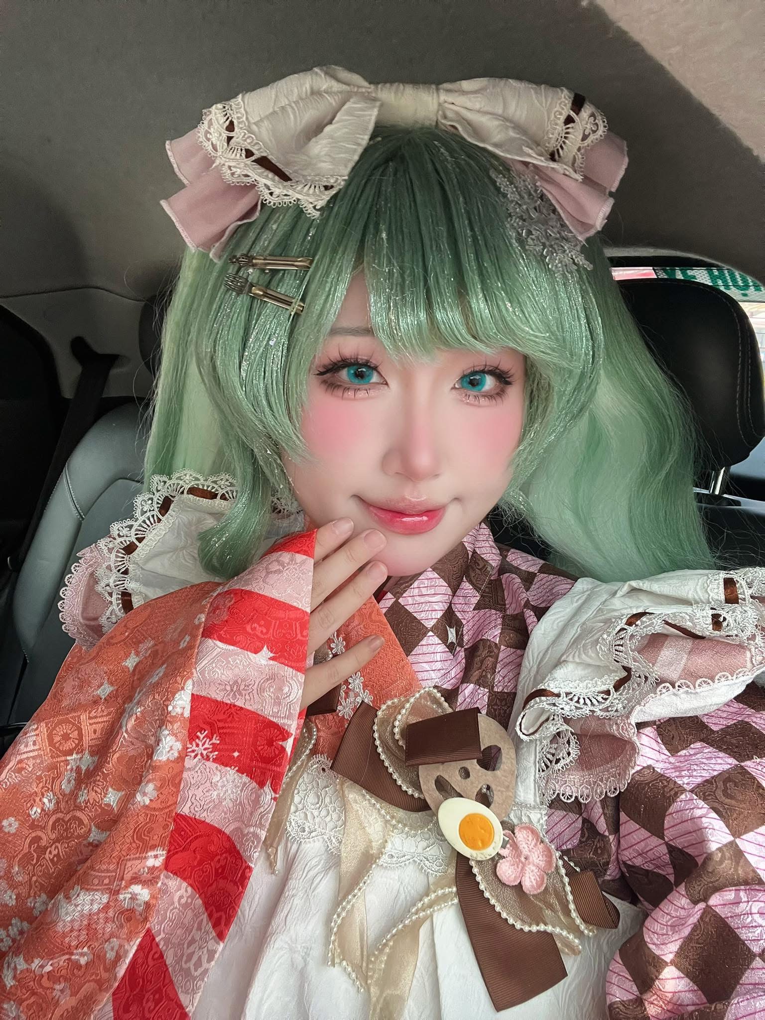 Không cần hở bạo, nữ coser nóng bỏng hóa 