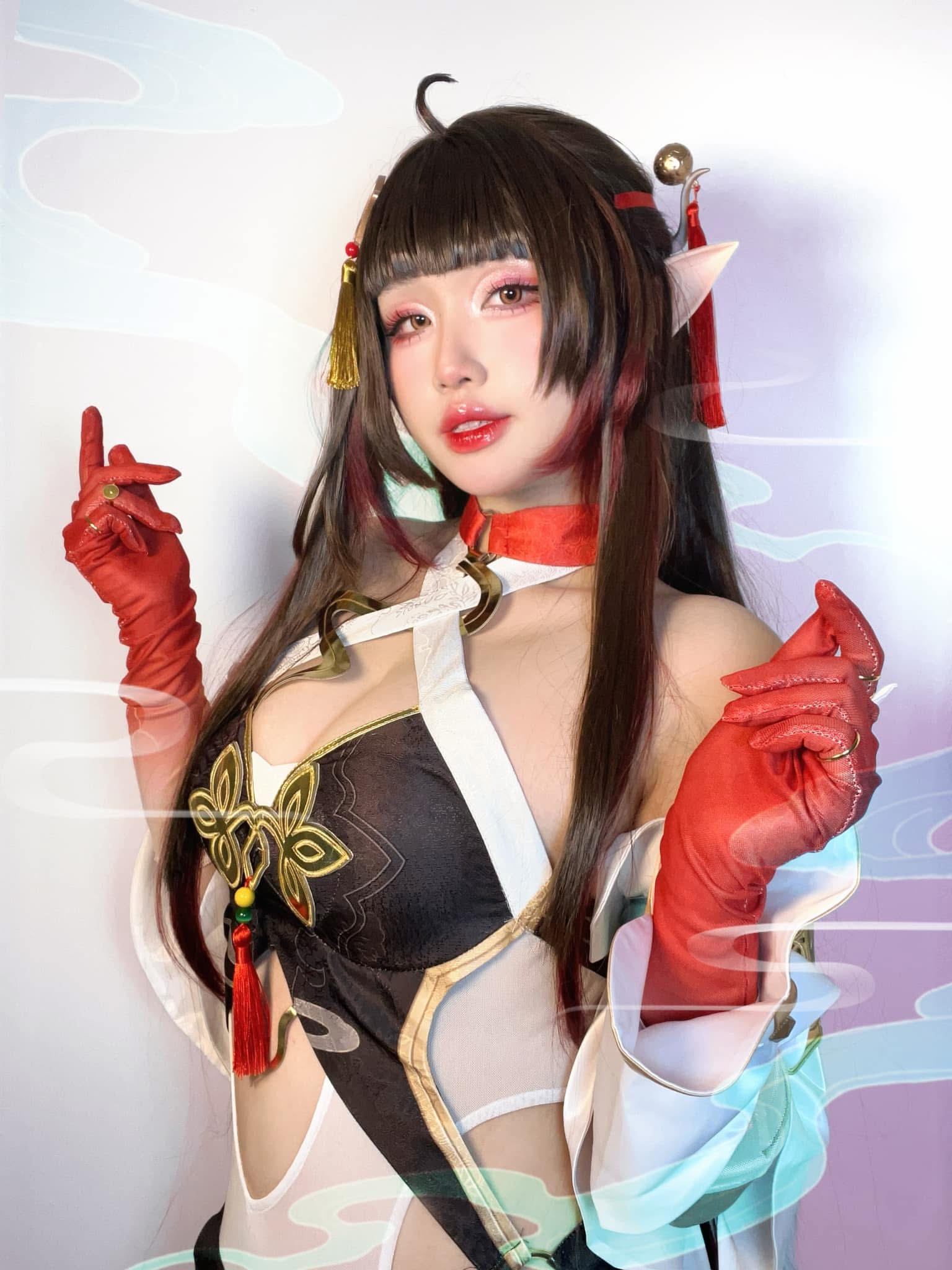 Không cần hở bạo, nữ coser nóng bỏng hóa 