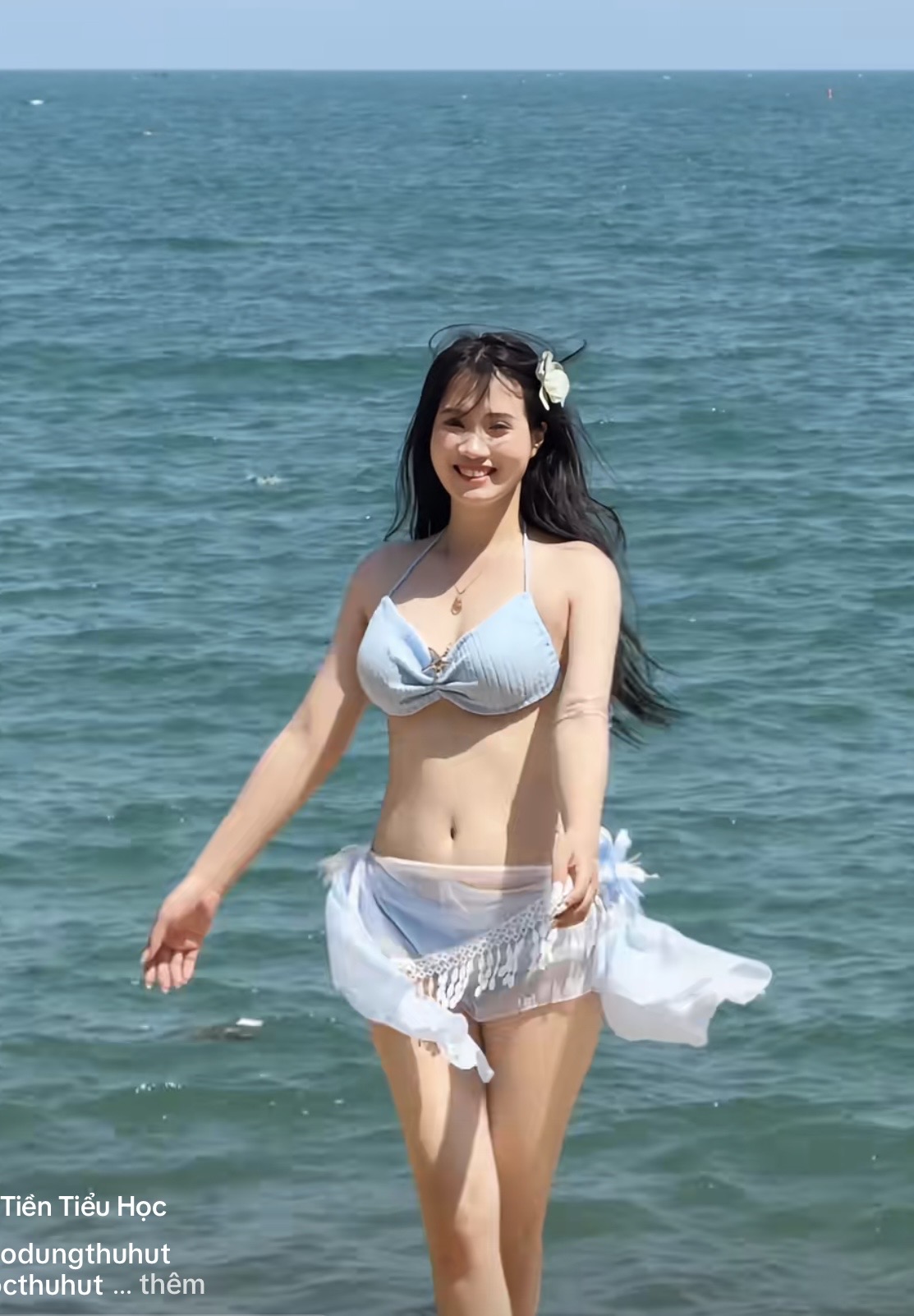 Sáng bừng cả khung hình, cô giáo mầm non gây bất ngờ với vóc dáng chuẩn chỉnh và thần thái cuốn hút