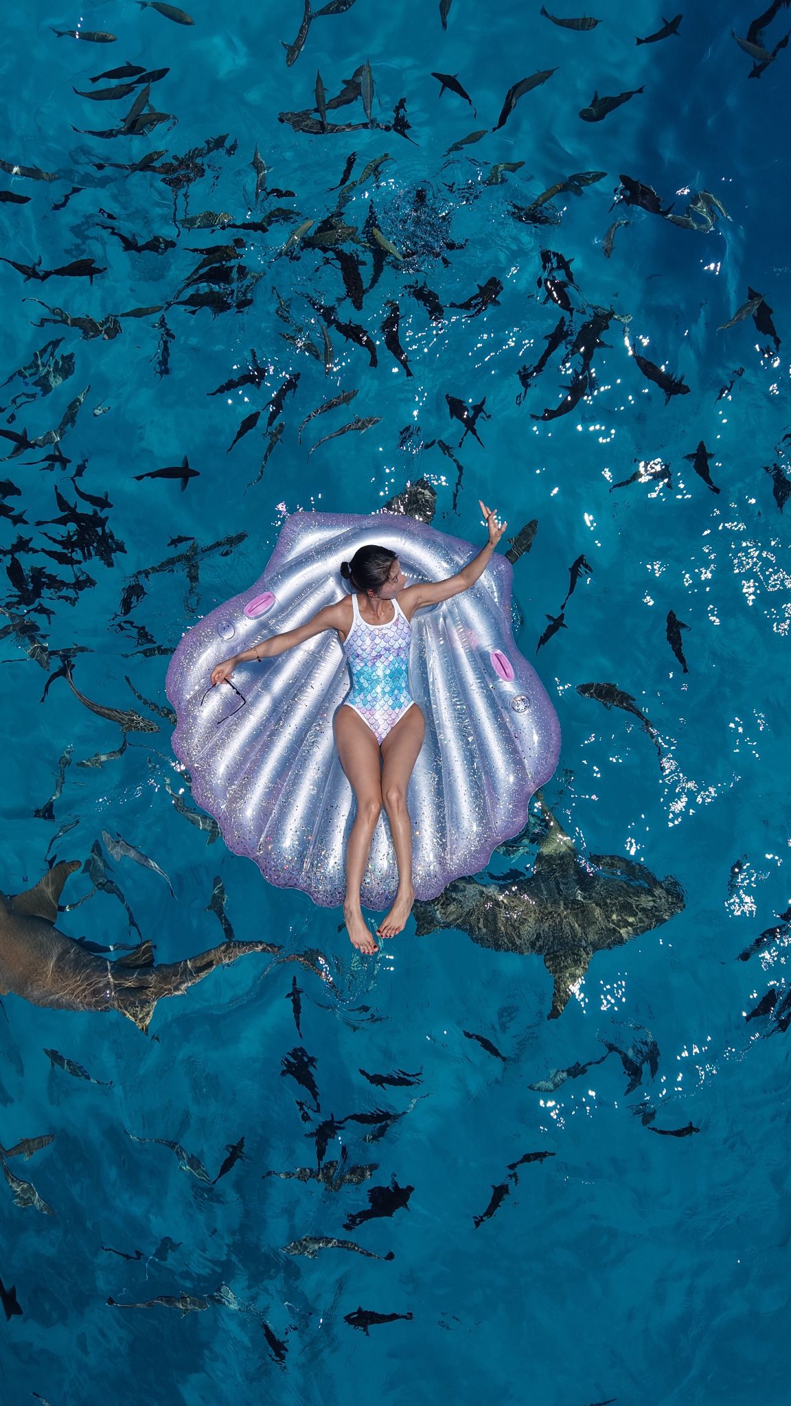 Hot girl xinh đẹp, thực hiện một buổi chụp ảnh táo bạo đến mức khiến người xem 