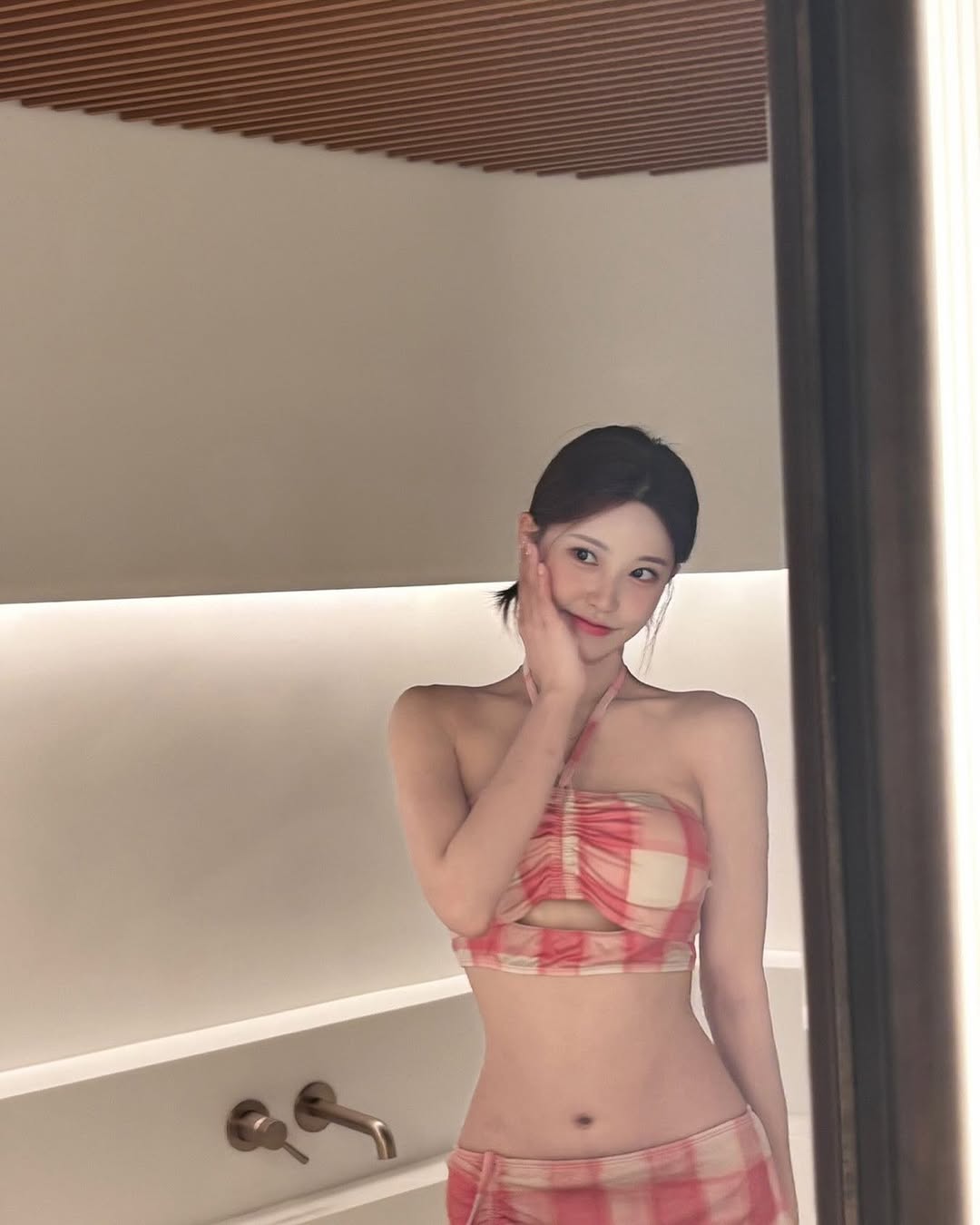 Hé lộ nhan sắc hot girl bị nghi là nguyên nhân khiến cựu vương CKTG kết thúc mối tình hơn 10 năm