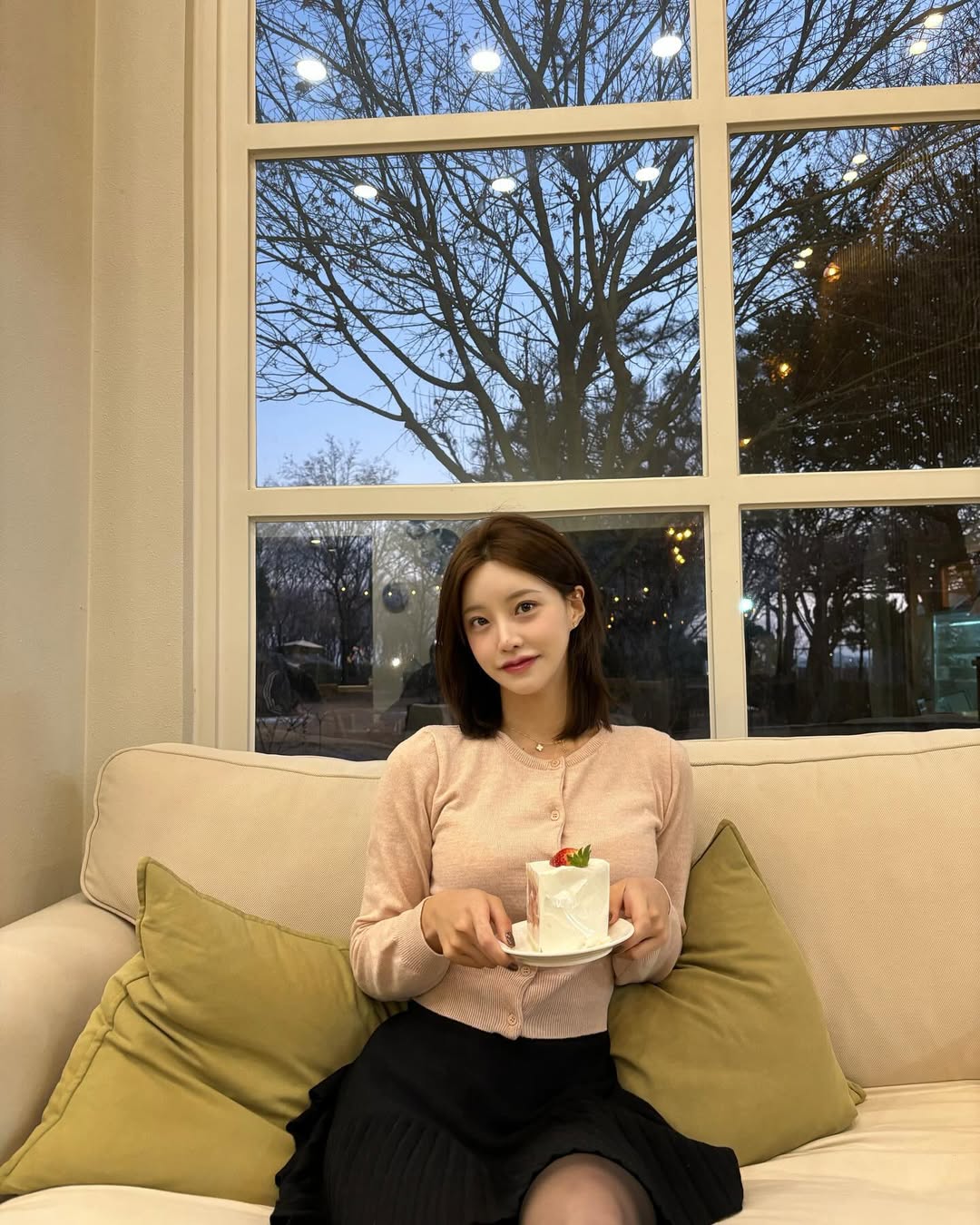 Nhan sắc người yêu mới của Rookie