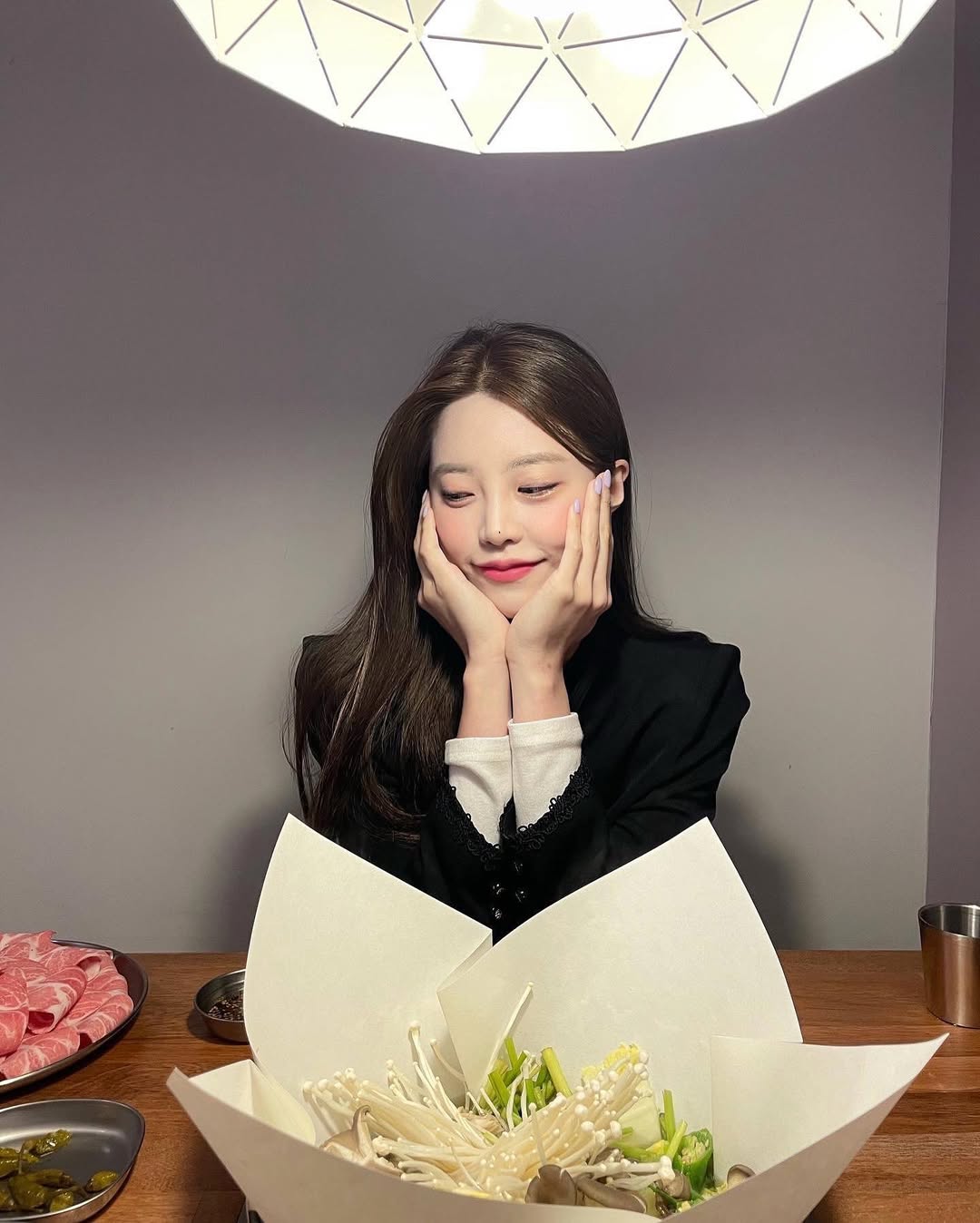 Hé lộ nhan sắc hot girl bị nghi là nguyên nhân khiến cựu vương CKTG kết thúc mối tình hơn 10 năm