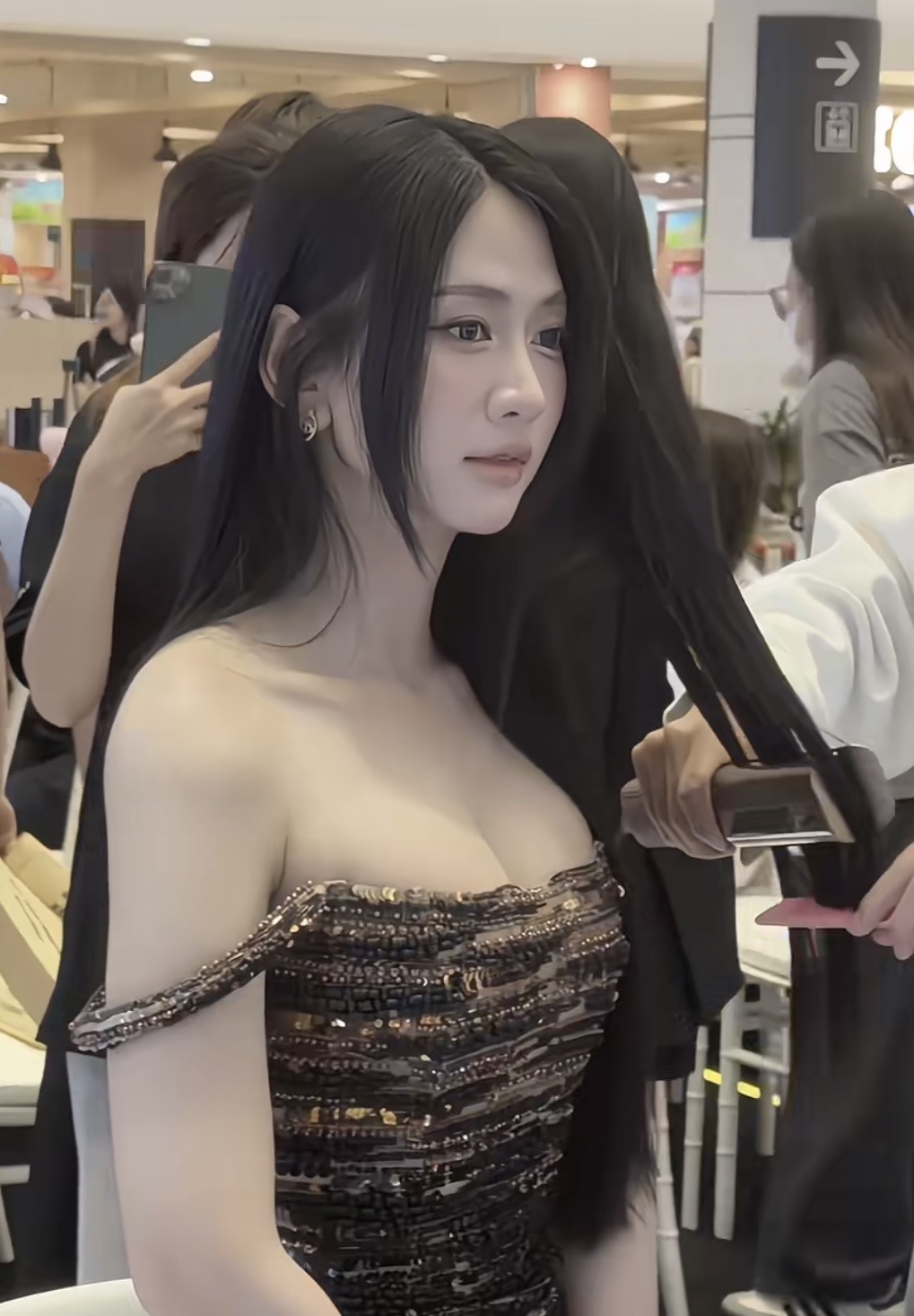 Quên hình ảnh nổi loạn đi, Lê Bống hoá