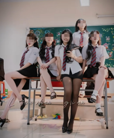 Chụp ảnh kỷ yếu với 