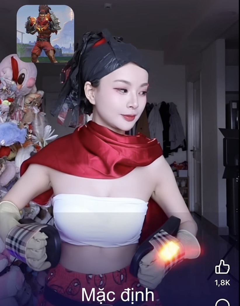 Soi nhan sắc Mèo 2k4 qua hai tấm ảnh diện áo Pikachu cách nhau 5 năm: Lột xác từ 