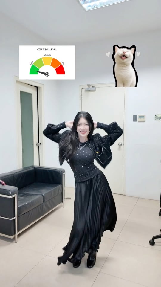 Vừa dùng nhạc Việt, lại còn hát tiếng Việt và nhảy cực quyến rũ, nữ TikToker khiến CDM không khỏi thích thú