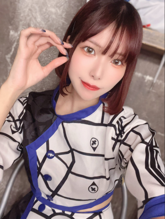 Liều lĩnh tạo thử thách gập bụng theo lượt like, hot girl gợi cảm 