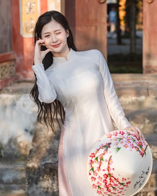 Hóa thân thành nàng thơ Việt, thiếu nữ Myanmar 