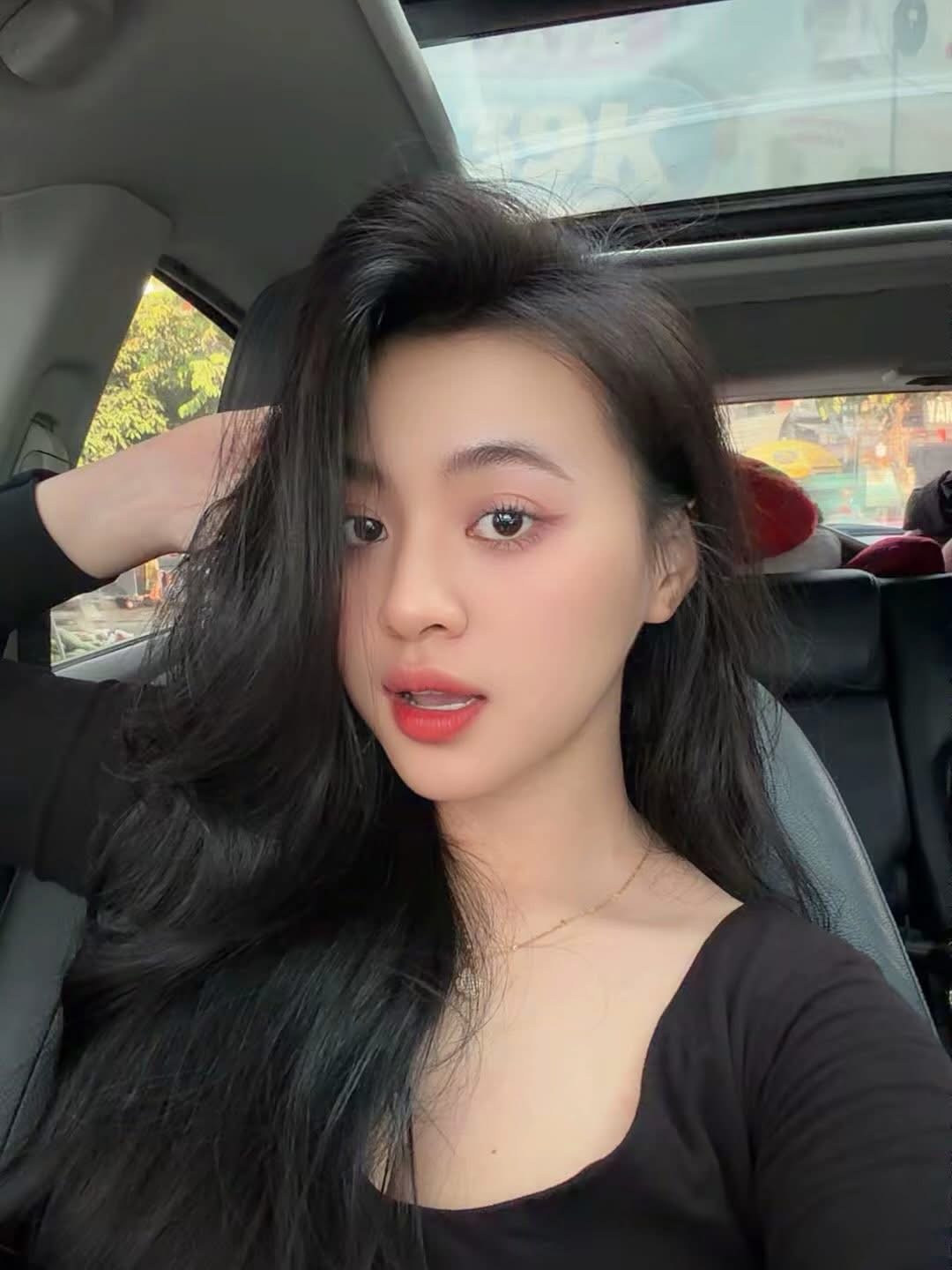 Đường đua hot nhất mùa hè chính thức gọi tên Trâm Anh, màn khoe dáng