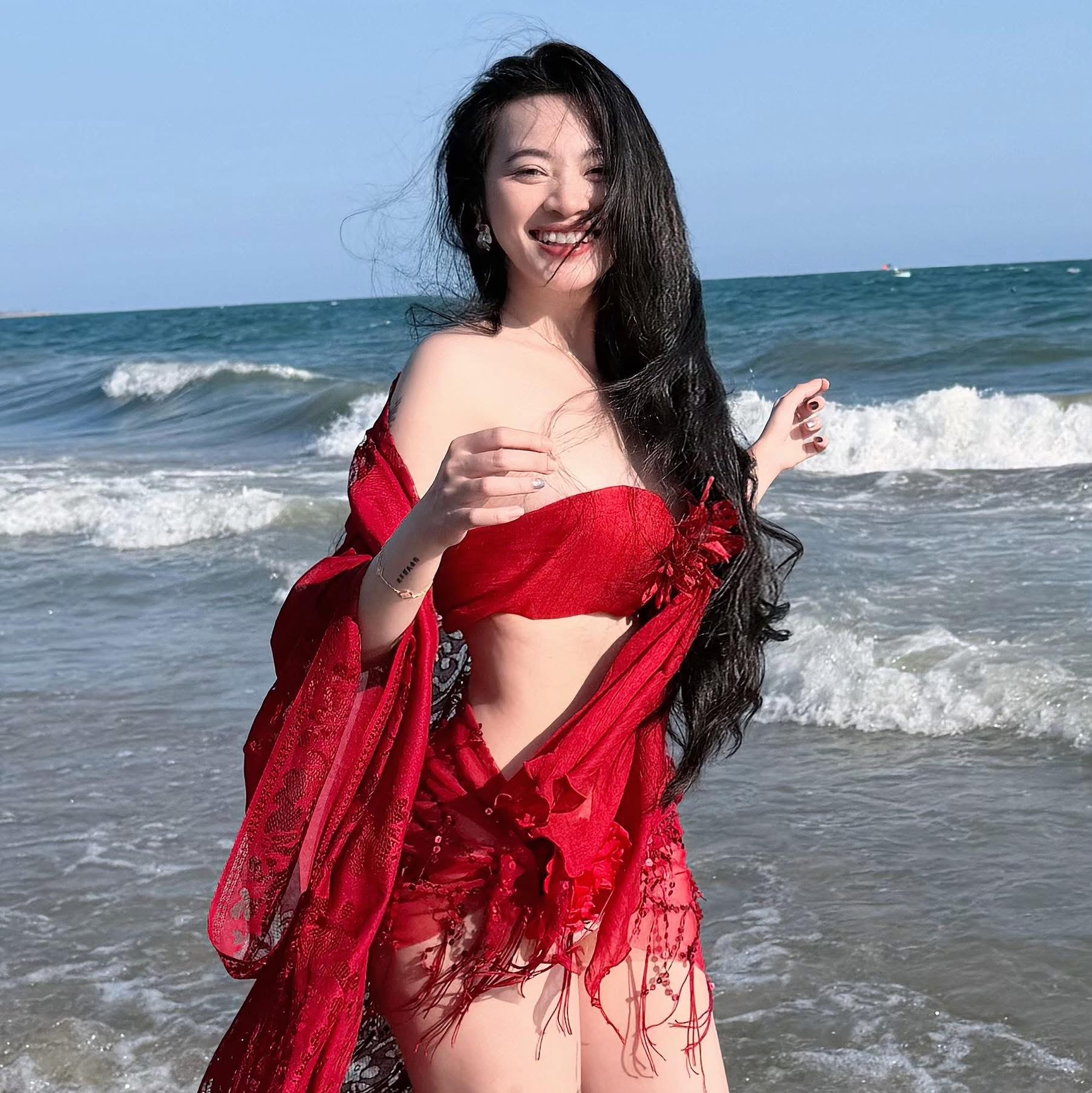 Đường đua hot nhất mùa hè chính thức gọi tên Trâm Anh, màn khoe dáng