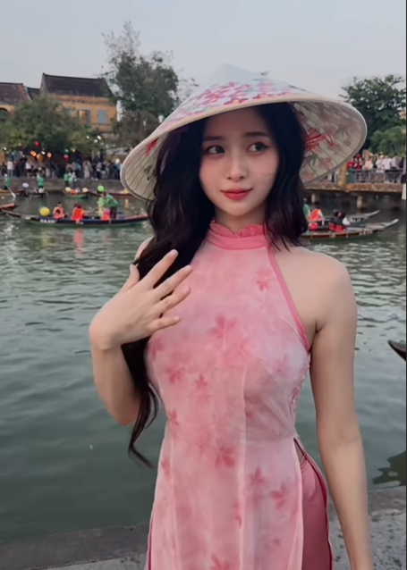 Hóa thân thành nàng thơ Việt, thiếu nữ Myanmar 