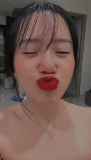 Bắt trend theo kiểu độc lạ, Mai Linh Zuto khiến anh em game thủ