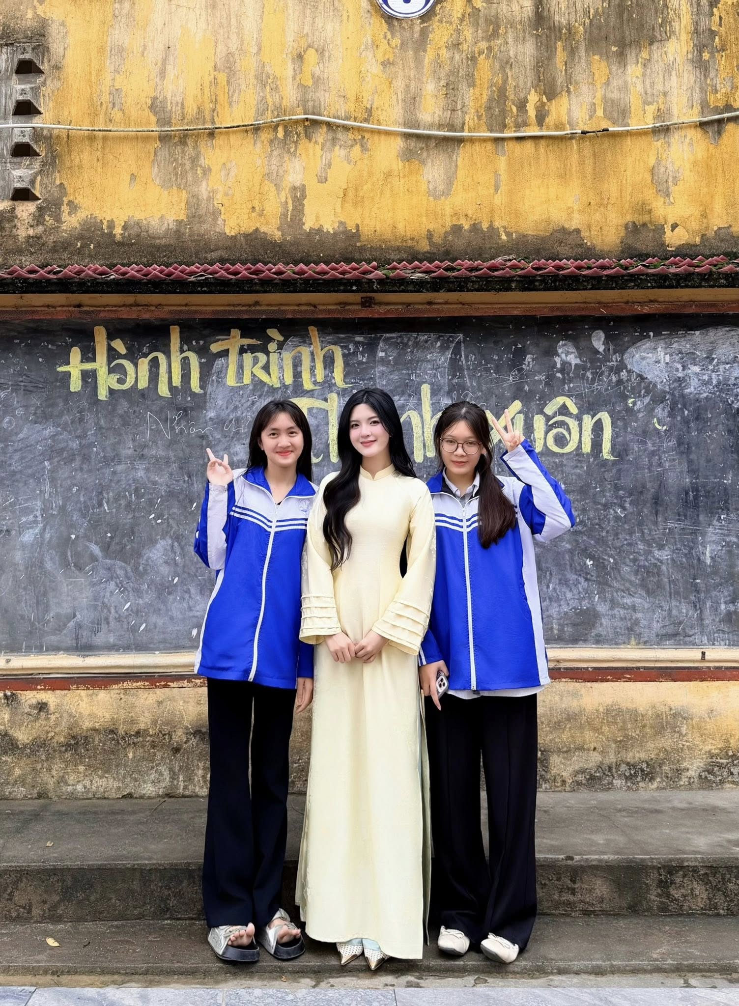 Ngẫu hứng biểu diễn ảo thuật, cô giáo xinh đẹp khiến CDM hết lời khen ngợi