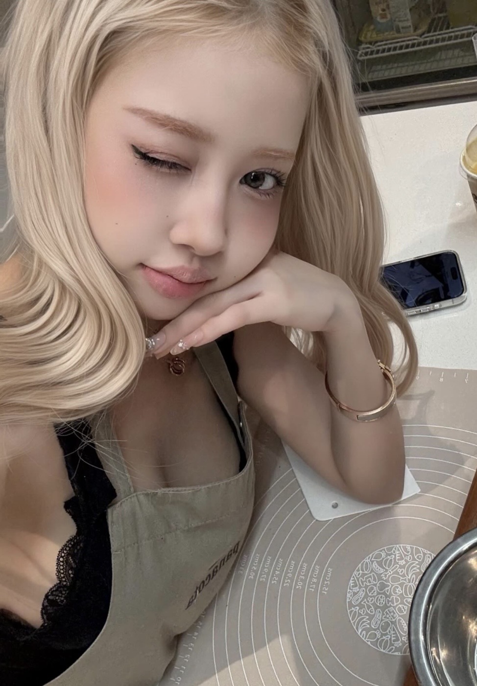 Nàng thơ vào bếp, Rosé Việt Nam khiến netizen 