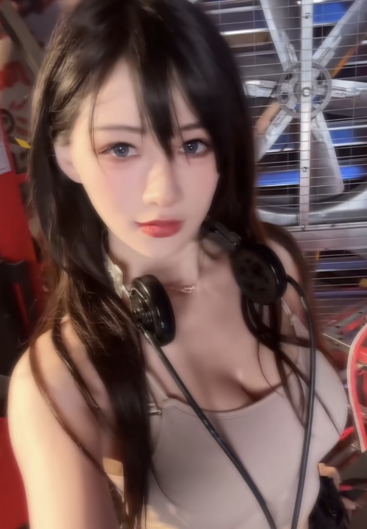 Nữ coser với màn xuất hiện chưa từng có trên sàn quyền anh, nhan sắc cực phẩm, lầy lội tấu hài