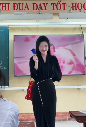 Ngẫu hứng biểu diễn ảo thuật, cô giáo xinh đẹp khiến CDM hết lời khen ngợi