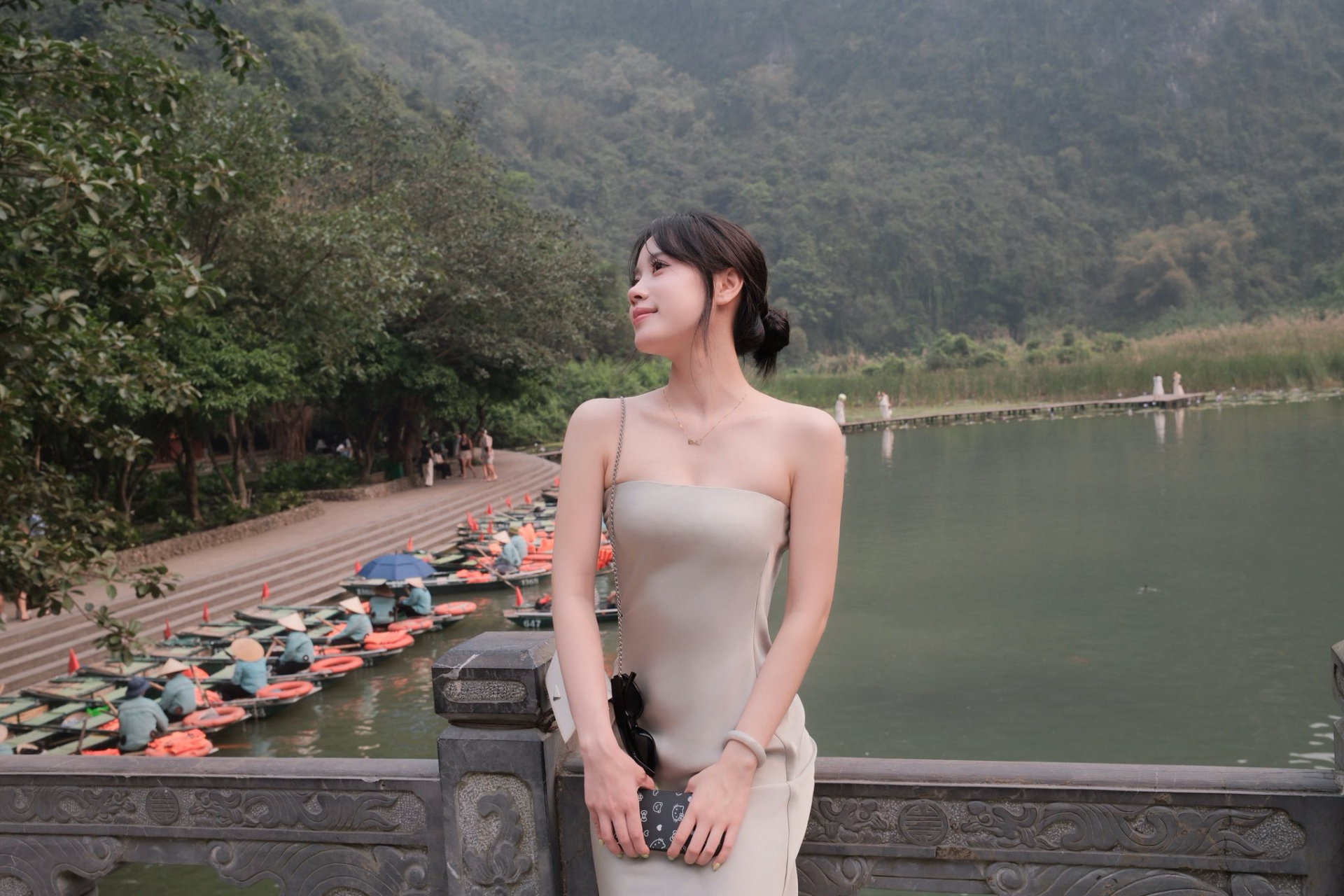 Mê mẩn với khung cảnh Tràng An non nước, qua bộ ảnh của hot girl xinh đẹp này