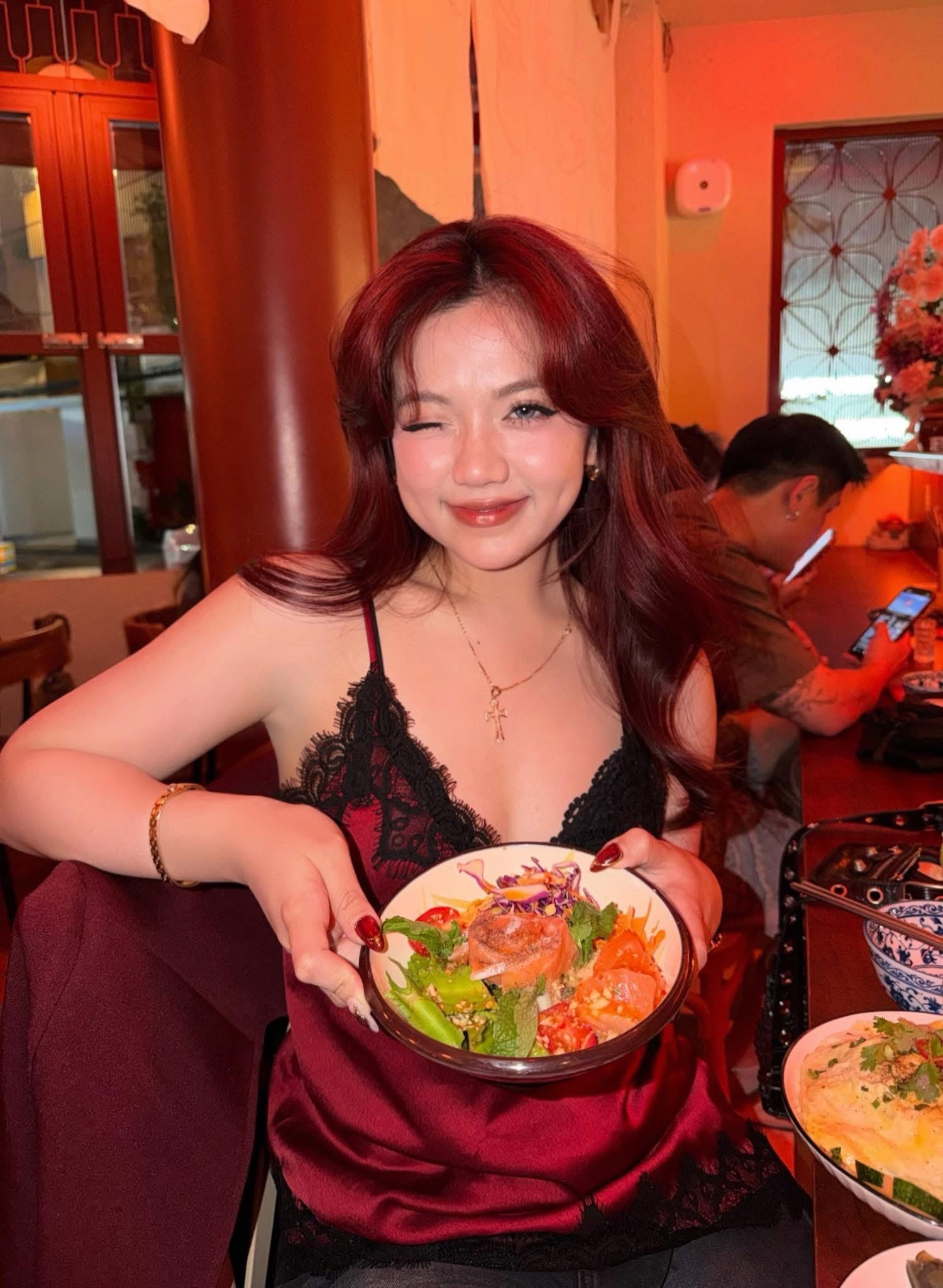 Hot girl làng game sở hữu visual 