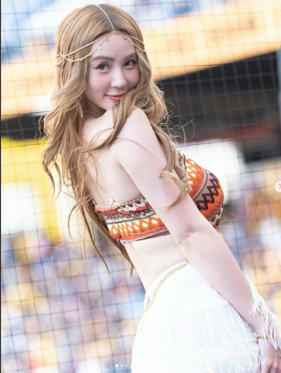 Hot girl gợi cảm chia sẻ tình cảnh 