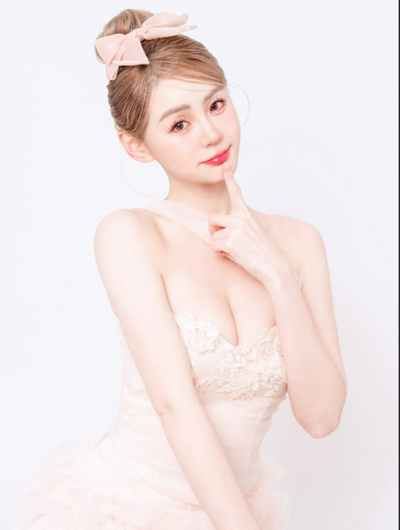 Hot girl gợi cảm chia sẻ tình cảnh 