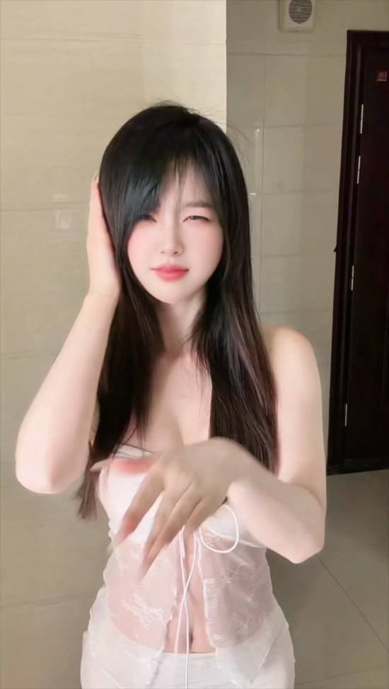 Ngẫu hứng trổ tài vũ đạo, nữ diễn viên xinh đẹp của Black Myth: Wukong khiến tất cả