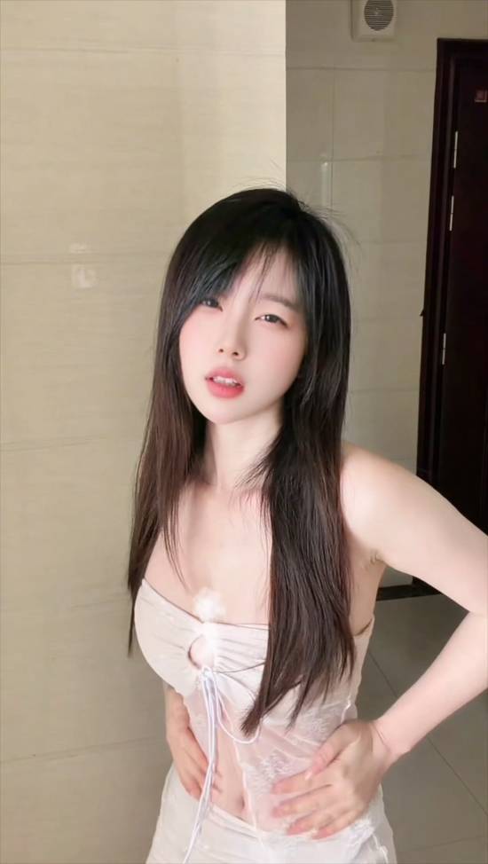 Ngẫu hứng trổ tài vũ đạo, nữ diễn viên xinh đẹp của Black Myth: Wukong khiến tất cả