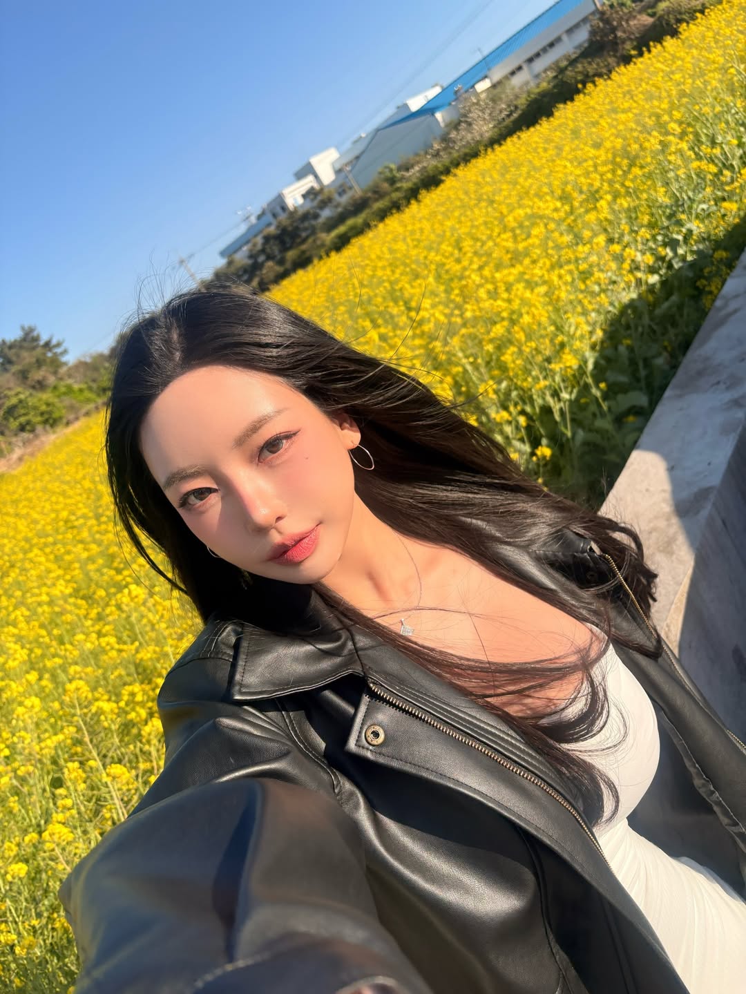 Không thể rời mắt khỏi nhan sắc 