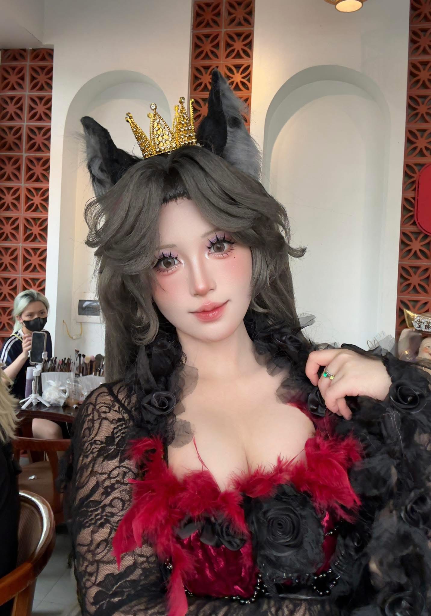 Không ngại lộ khuyết điểm, nữ Coser công khai mặt mộc trước khi trang điểm, kết quả sau cùng mới là thứ khiến dân mạng