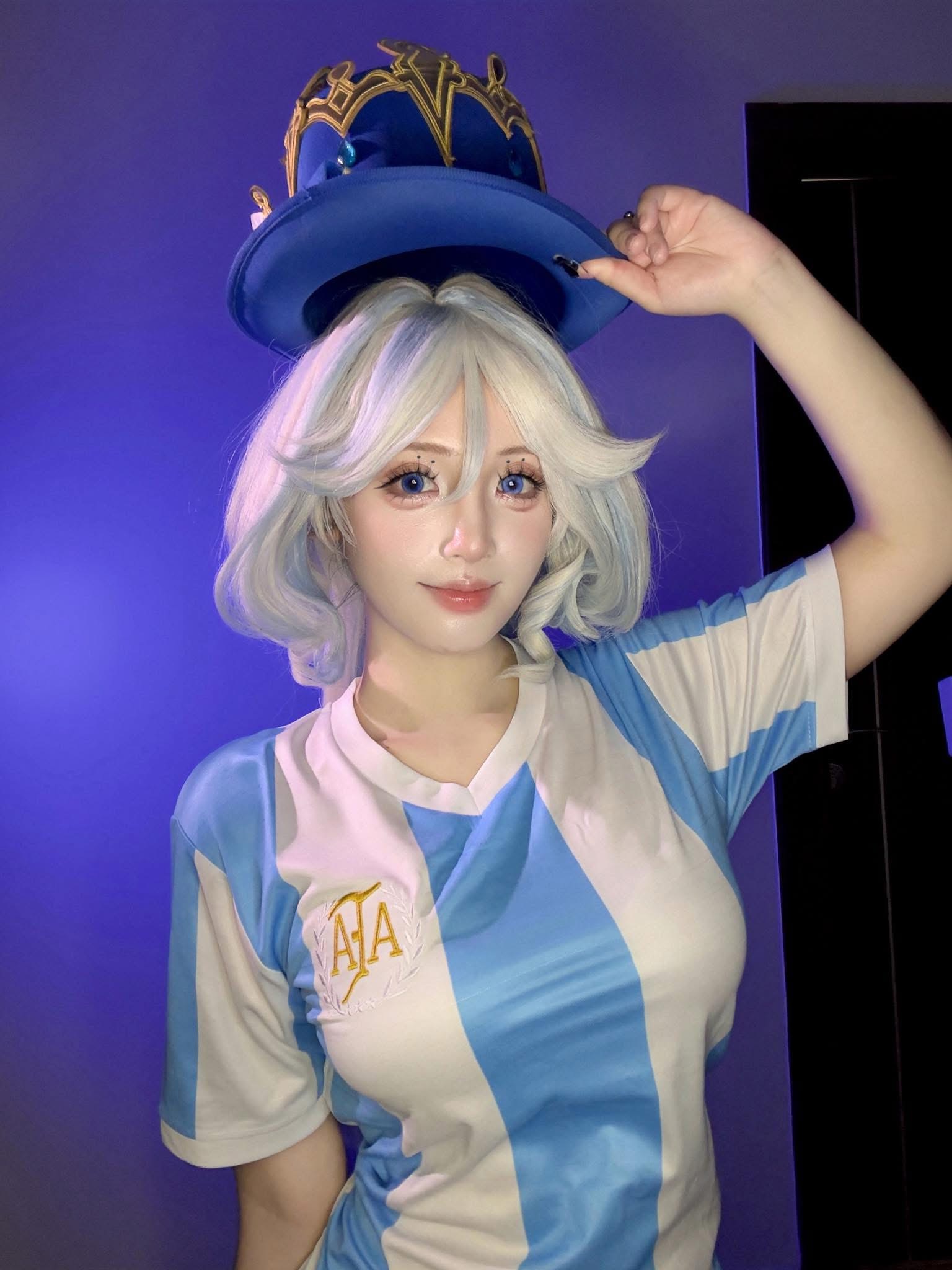 Không ngại lộ khuyết điểm, nữ Coser công khai mặt mộc trước khi trang điểm, kết quả sau cùng mới là thứ khiến dân mạng