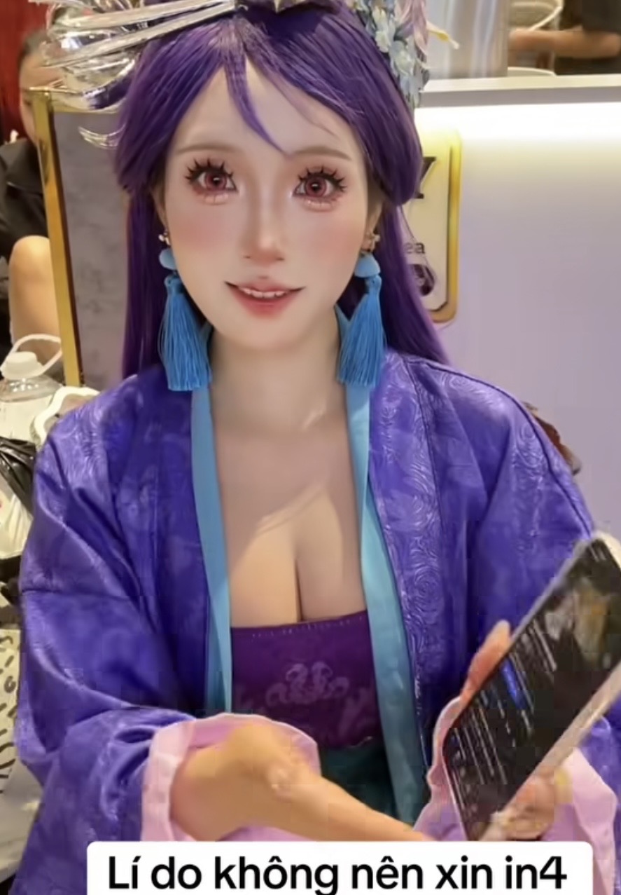 Không ngại lộ khuyết điểm, nữ Coser công khai mặt mộc trước khi trang điểm, kết quả sau cùng mới là thứ khiến dân mạng