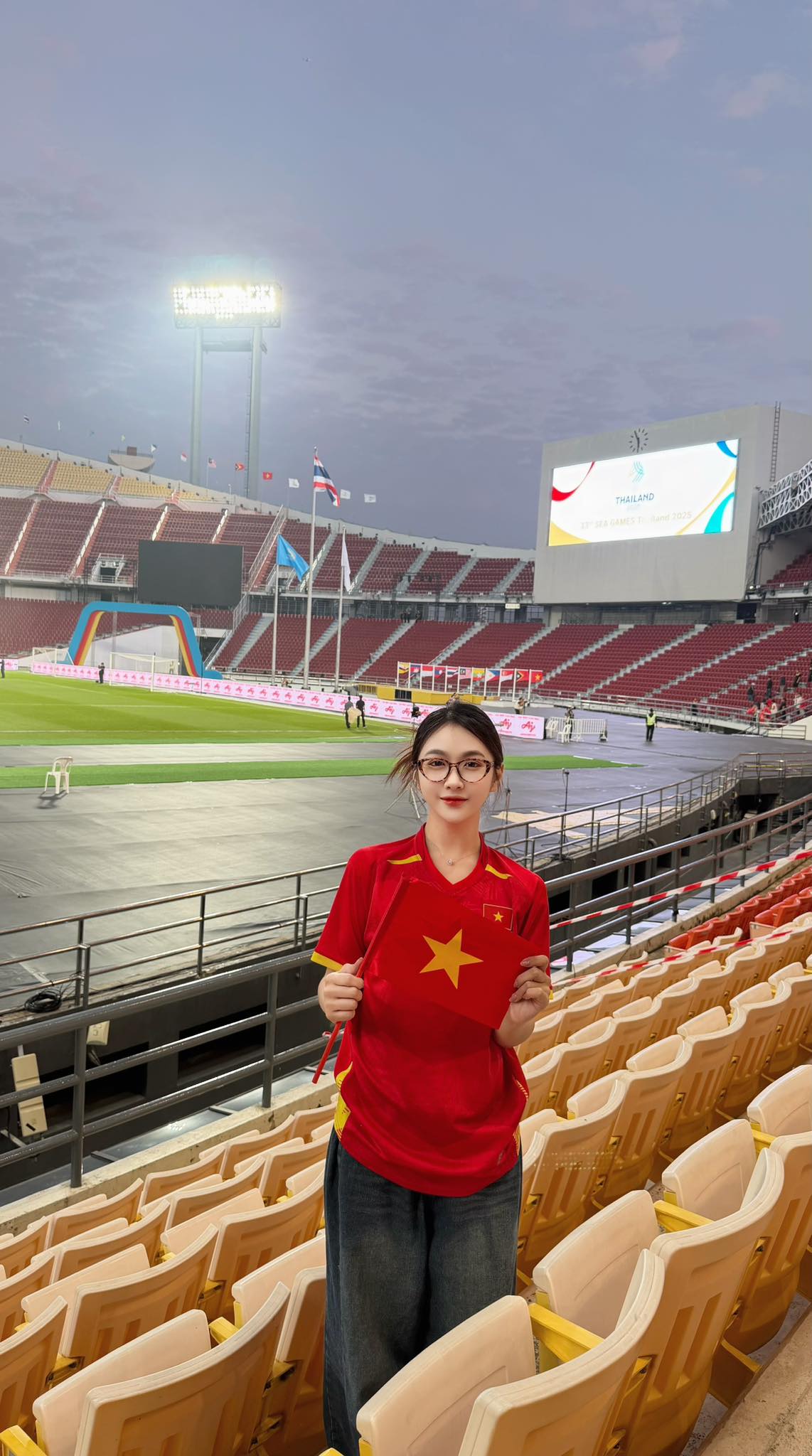 Công khai ủng hộ Ronaldo đến mức này, hot girl xinh đẹp khiến người xem thích thú