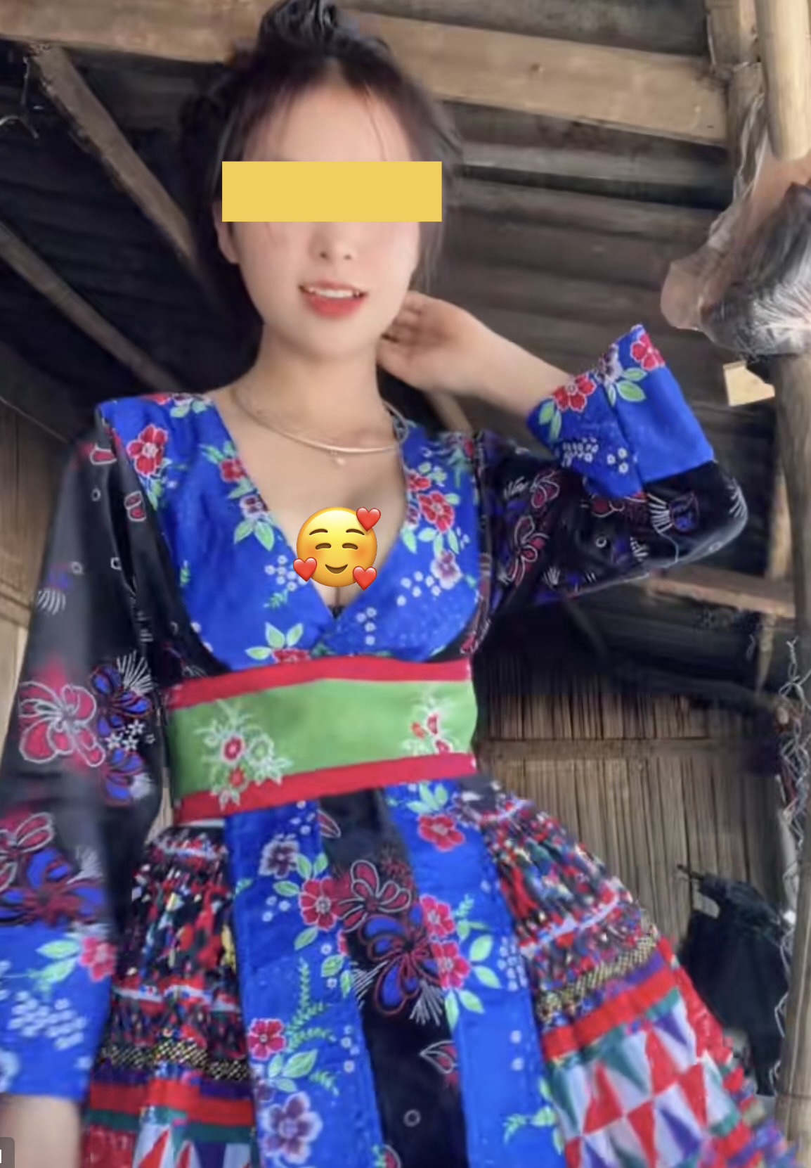 Cô gái bản lên xu hướng với phong cách hở bạo, bỏ ngoài tai bình luận trái chiều, dân tình ngao ngán về thuật toán của TikTok