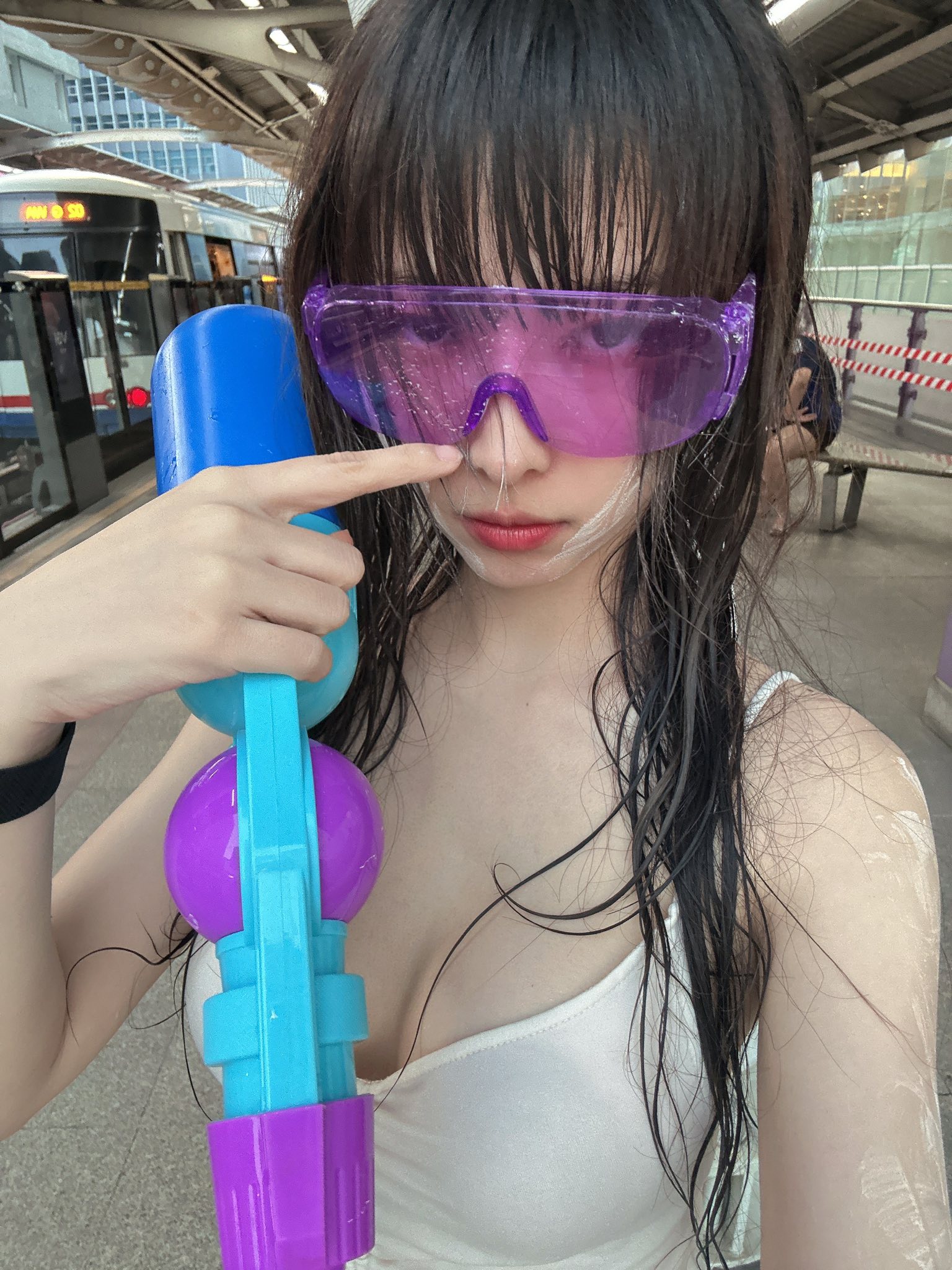 Nhan sắc gây mê của hot girl Thái Lan tại lễ hội té nước, hứng trọn combo đến 