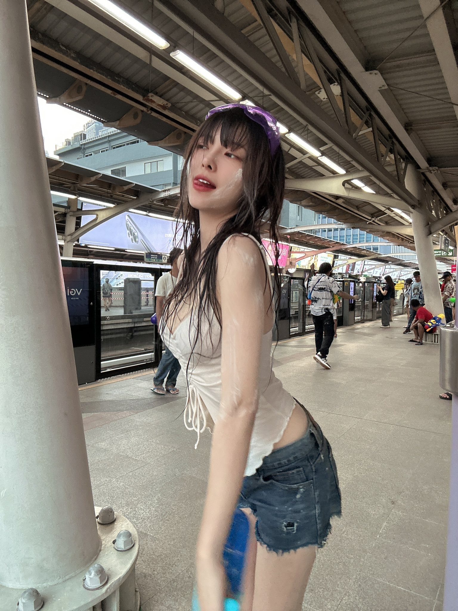 Nhan sắc gây mê của hot girl Thái Lan tại lễ hội té nước, hứng trọn combo đến 