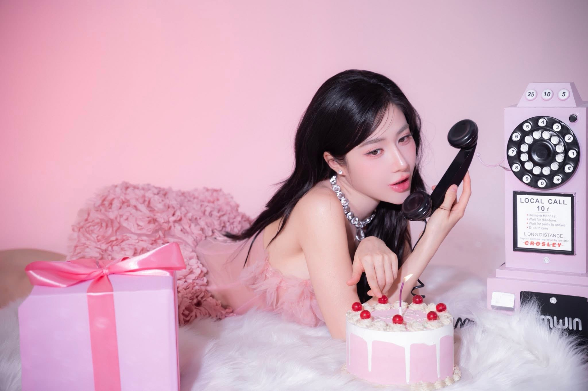 Gon Pink khoe vóc dáng