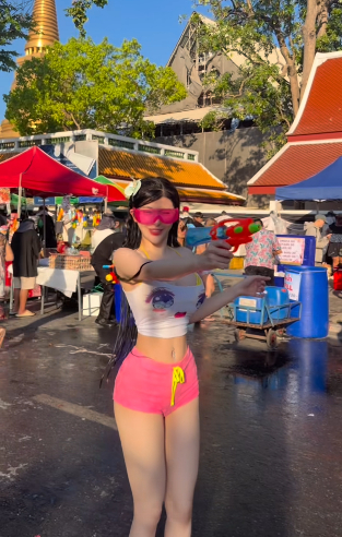 Chơi té nước, hot girl hút gần 4 triệu lượt xem, viral xuyên quốc gia khiến cả cộng đồng mạng Việt Nam thích thú