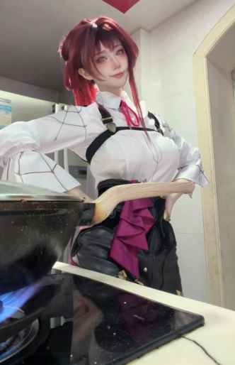 Vừa cosplay, vừa trổ tài 