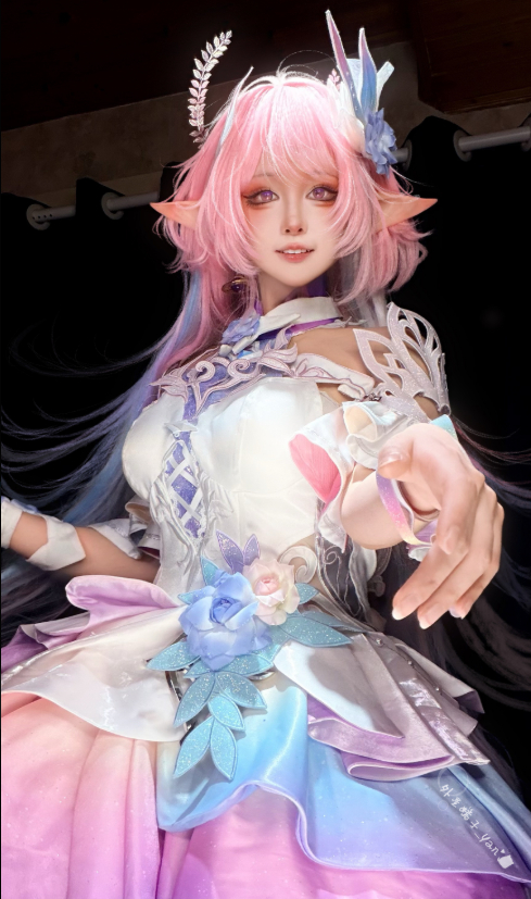 Vừa cosplay, vừa trổ tài 