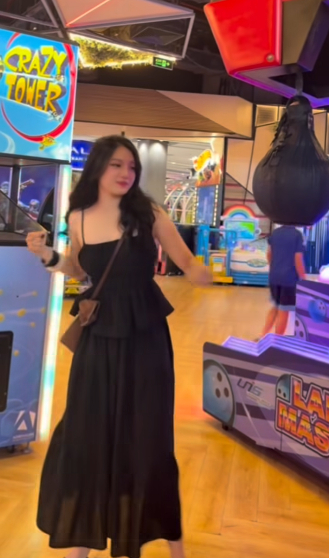 Trực tiếp thị uy sức mạnh, nữ gymer khiến triệu anh em đồng loạt 