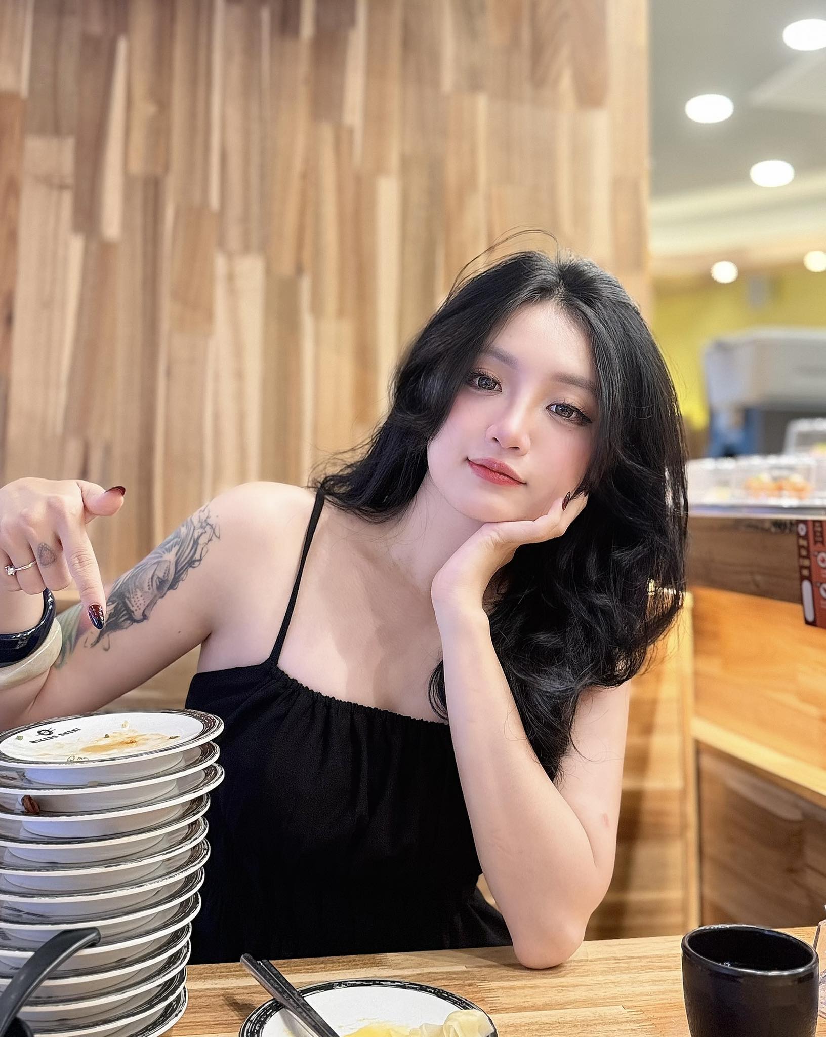 Trực tiếp thị uy sức mạnh, nữ gymer khiến triệu anh em đồng loạt 