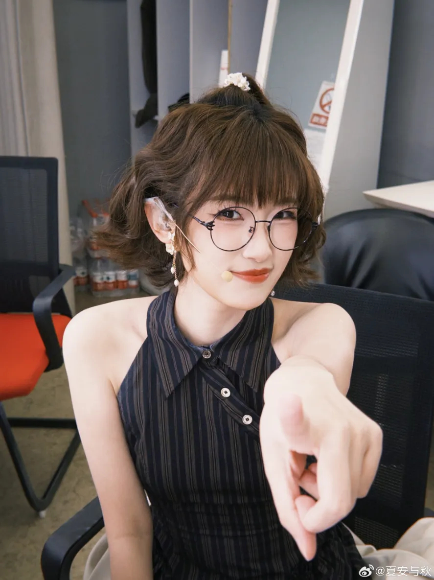 Nữ MC danh tiếng LPL thay đổi ngoại hình khiến fan ngỡ ngàng